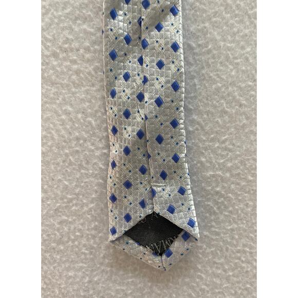 Giorgio Armani Men’s Necktie 100% Silk White W/Blue Diamonds Made In Italy EUC - Picture 4 of 4